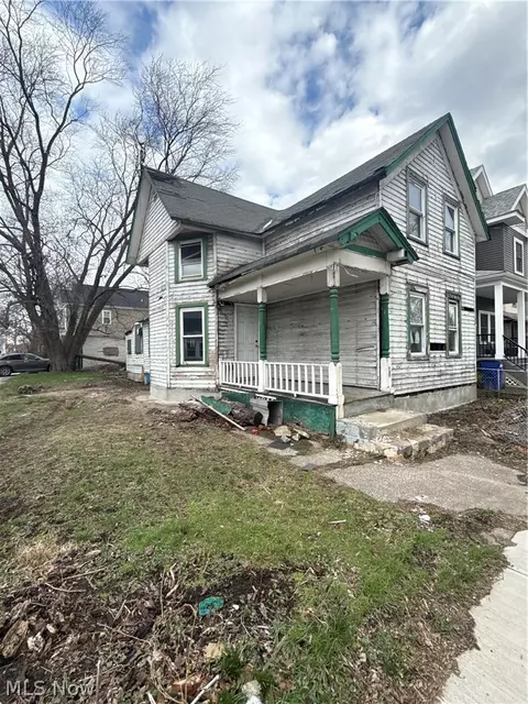 3520 Siam Ave, Cleveland, OH 44113
