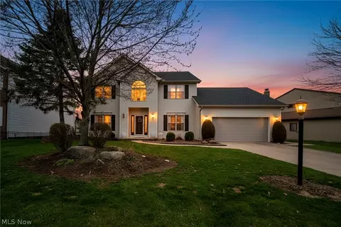 17200 Greenwood Dr, Strongsville, OH 44149