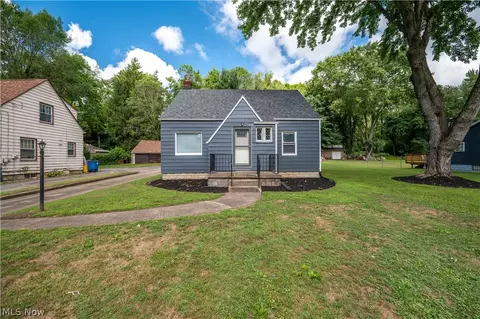 3712 Logan Way, Youngstown, OH 44505