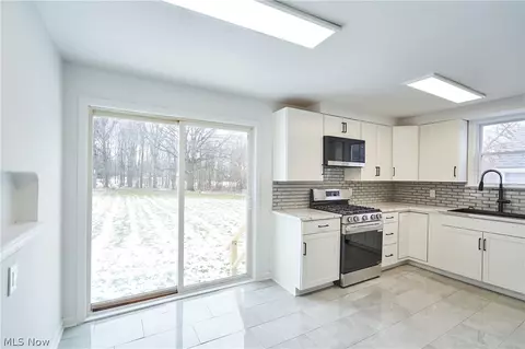 2800 Stark Dr, Willoughby Hills, OH 44094 photo 2