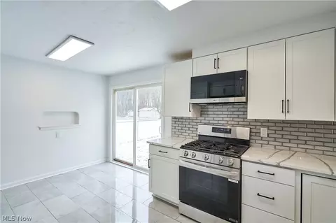 2800 Stark Dr, Willoughby Hills, OH 44094 photo 7