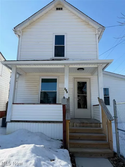 208 S 15th St, Sebring, OH 44672