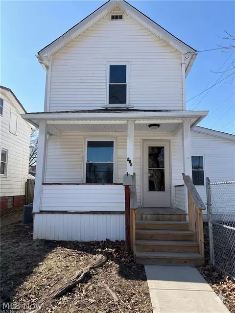 208 S 15th St, Sebring, OH 44672