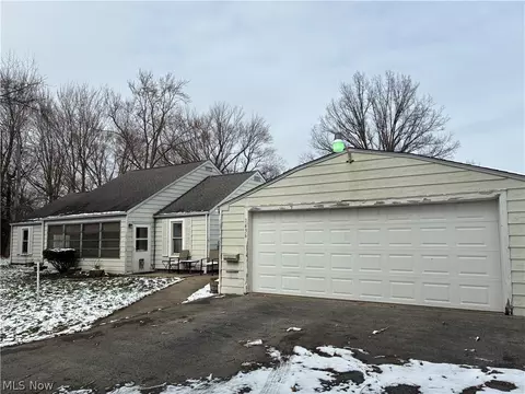 1436 Clinton St, Niles, OH 44446