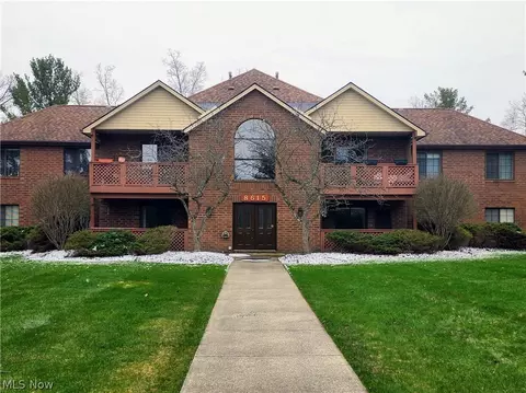 8615 Scenicview Dr, Broadview Heights, OH 44147