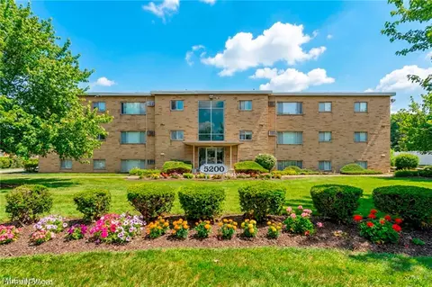 5200 Royalton Rd #9B, North Royalton, OH 44133