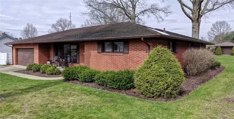 401 E 18th St, Dover, OH 44622 photo 2