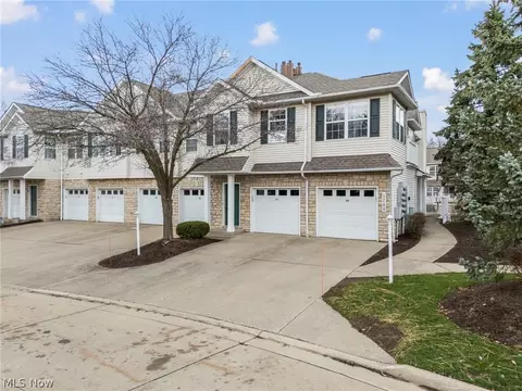 5200 Heather Field Cir #C2, Parma, OH 44134