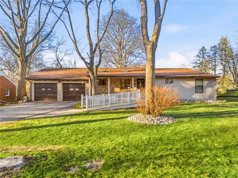 3595 Rolling Ridge Rd NE, Canton, OH 44721