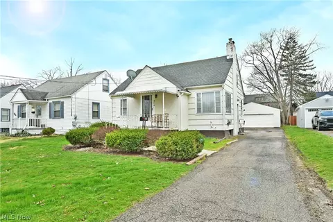 374 Meadowbrook Ave SE, Warren, OH 44483