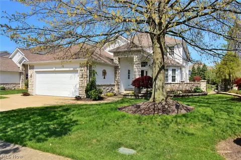 441 W Glengary Cir, Highland Heights, OH 44143