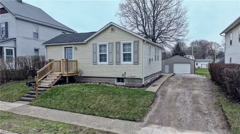 254 1st St SE, Brewster, OH 44613