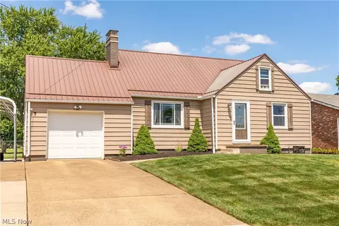 5615 Clover St, Louisville, OH 44641