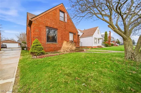 6406 Pelham Dr, Parma, OH 44129