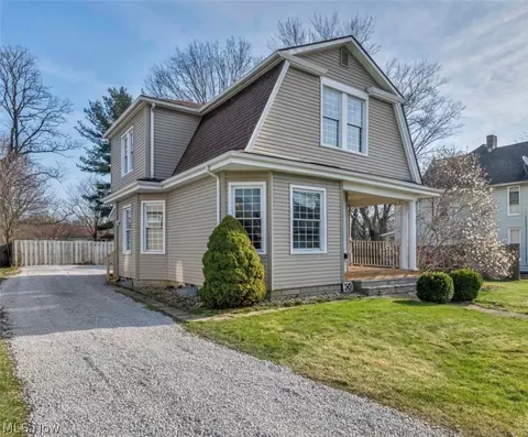43 Bridge St, Newton Falls, OH 44444