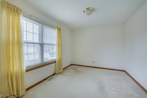 501 Falling Leaf Dr, Seven Hills, OH 44131 photo 16