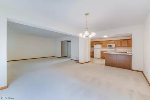 501 Falling Leaf Dr, Seven Hills, OH 44131 photo 7