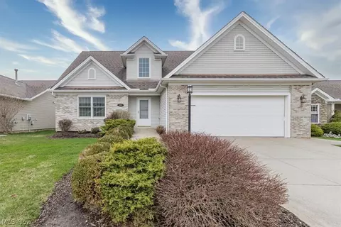 501 Falling Leaf Dr, Seven Hills, OH 44131