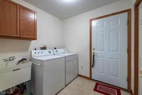 501 Falling Leaf Dr, Seven Hills, OH 44131 photo 17