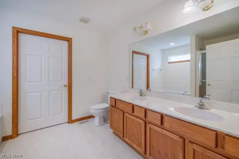501 Falling Leaf Dr, Seven Hills, OH 44131 photo 14