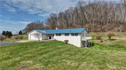 11652 Sandyville Rd NE, Sandyville, OH 44671
