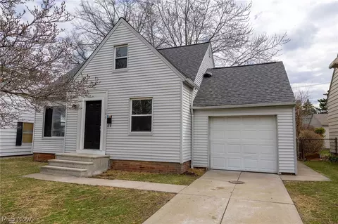 795 E 260th St, Euclid, OH 44132 photo 3
