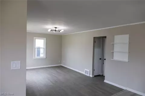 795 E 260th St, Euclid, OH 44132 photo 5