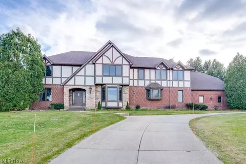 4700 Barnsleigh Dr, Akron, OH 44333