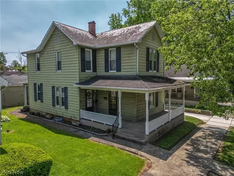 210 E Montgomery St, Marietta, OH 45750