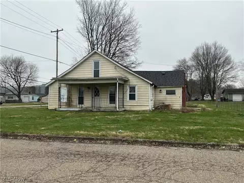 57 W 1st St, Frazeysburg, OH 43822