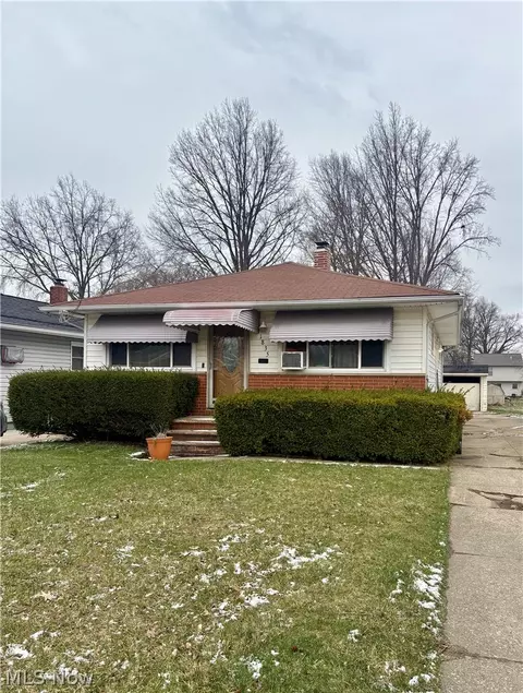 1835 Robindale St, Wickliffe, OH 44092