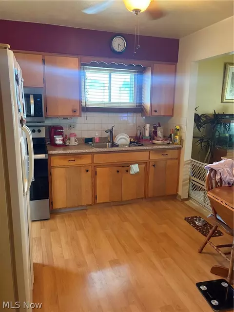 1835 Robindale St, Wickliffe, OH 44092 photo 2