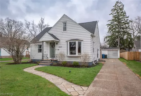 4207 W 226th St, Fairview Park, OH 44126