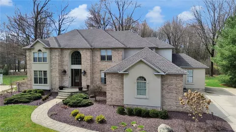 5315 Cloisters Dr, Canfield, OH 44406