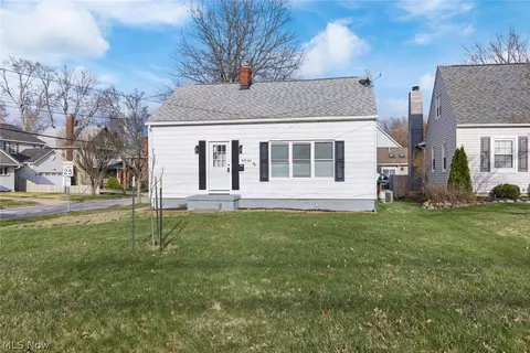 3041 Hudson Dr, Cuyahoga Falls, OH 44221