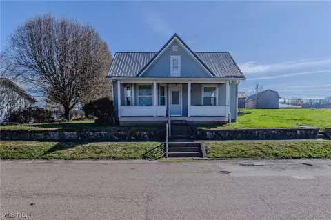 208 Stealey St, Middlebourne, WV 26149 photo 3