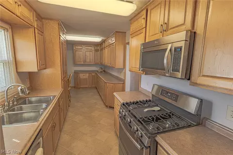 Kitchen - 208 Stealey St, Middlebourne, WV 26149 photo 3 of 4