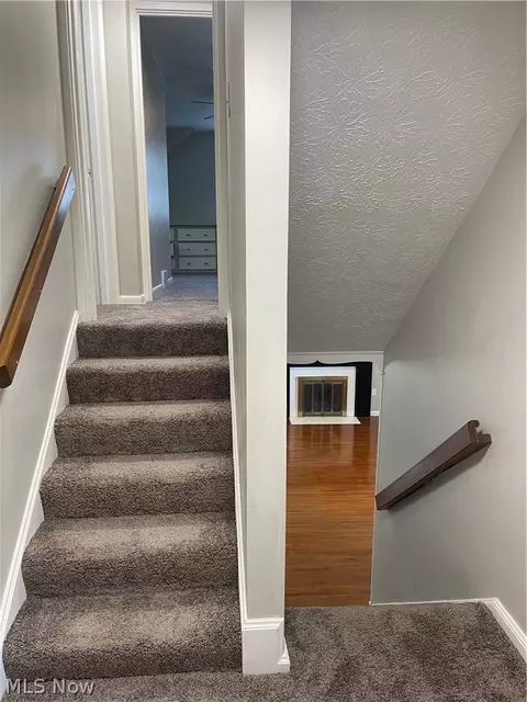 Entry Way - 1663 Lyndhurst, Lyndhurst, OH 44124 photo 5 of 6