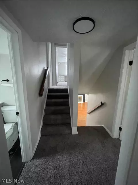 Entry Way - 1663 Lyndhurst, Lyndhurst, OH 44124 photo 6 of 9