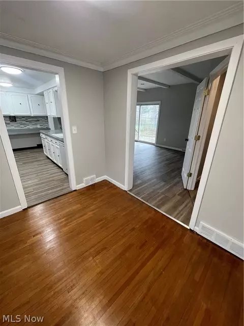 Entry Way - 1663 Lyndhurst, Lyndhurst, OH 44124 photo 3 of 9