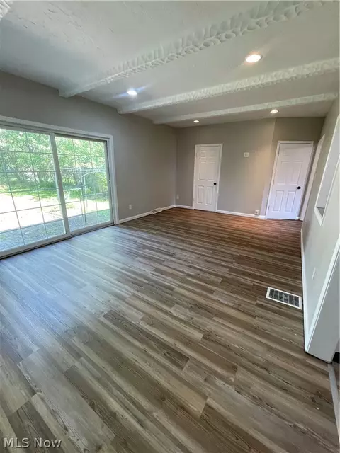 Living - 1663 Lyndhurst, Lyndhurst, OH 44124 photo 5 of 7