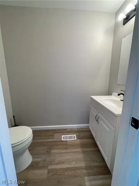 Bath - 1663 Lyndhurst, Lyndhurst, OH 44124 photo 2 of 3