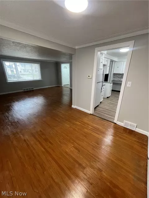 Entry Way - 1663 Lyndhurst, Lyndhurst, OH 44124 photo 2 of 9