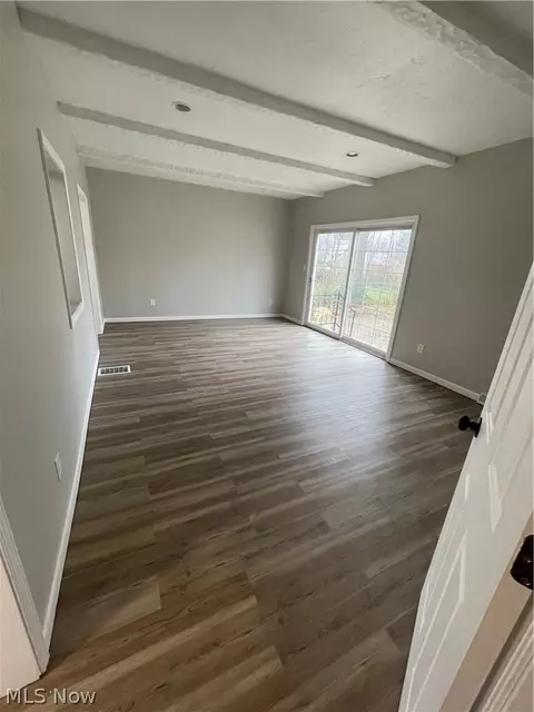 Living - 1663 Lyndhurst, Lyndhurst, OH 44124 photo 3 of 4