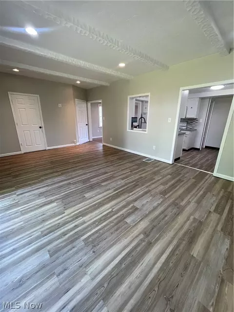 Living - 1663 Lyndhurst, Lyndhurst, OH 44124 photo 6 of 7
