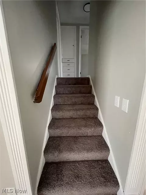 Entry Way - 1663 Lyndhurst, Lyndhurst, OH 44124 photo 5 of 9