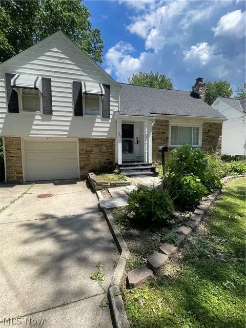 1663 Lyndhurst, Lyndhurst, OH 44124