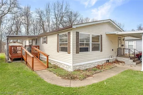 227 C St SW, Navarre, OH 44662