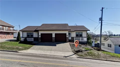 5520 S Market St #B, Millersburg, OH 44654