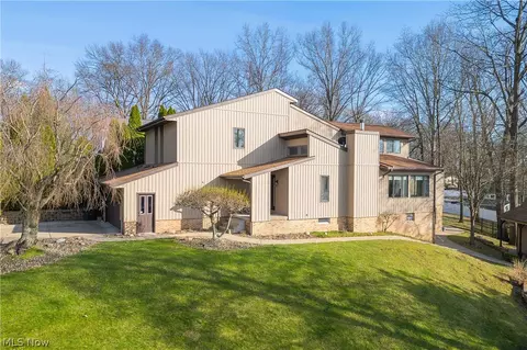 5124 Beachview Cir NW, Canton, OH 44708 photo 2